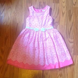 Beautiful Youngland girls pink and white dress. Girls size 6. Great Condition!